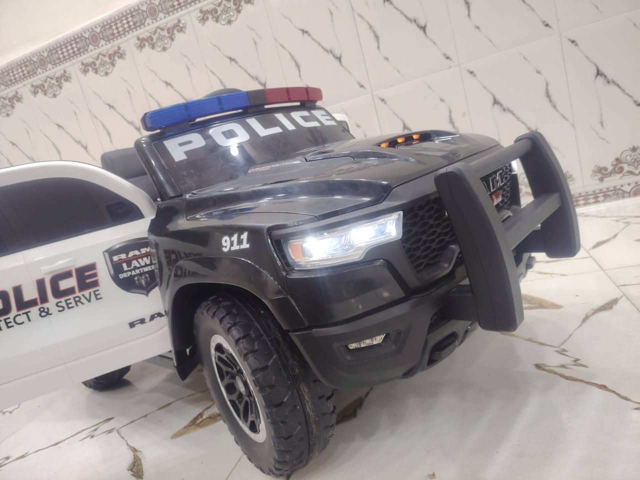 سيارة أطفال شحن رام شرطه حجم كبير بلوتوث دبل ماطور دبل بطاريه مع شاحنه باله خليجي مو تجاري موجود توصيل كل العراق ٥ الف *********** واتساب فقط
