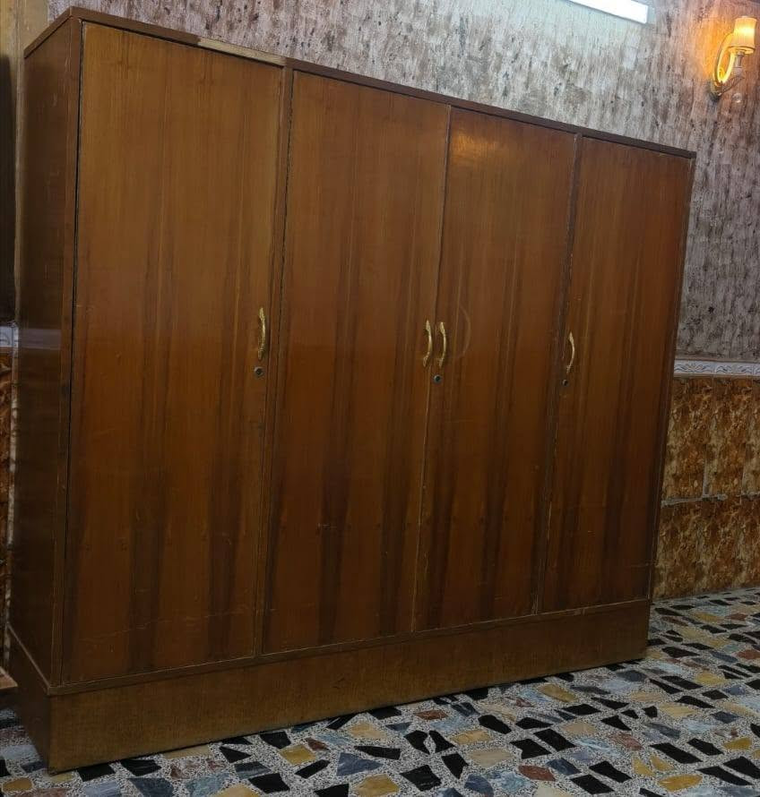 غرفه تكمه نضيفه مابيها اي كسر 
السعر 350 وبيها مجال للشراي 
العنوان بغداد حي البتول 
***********
