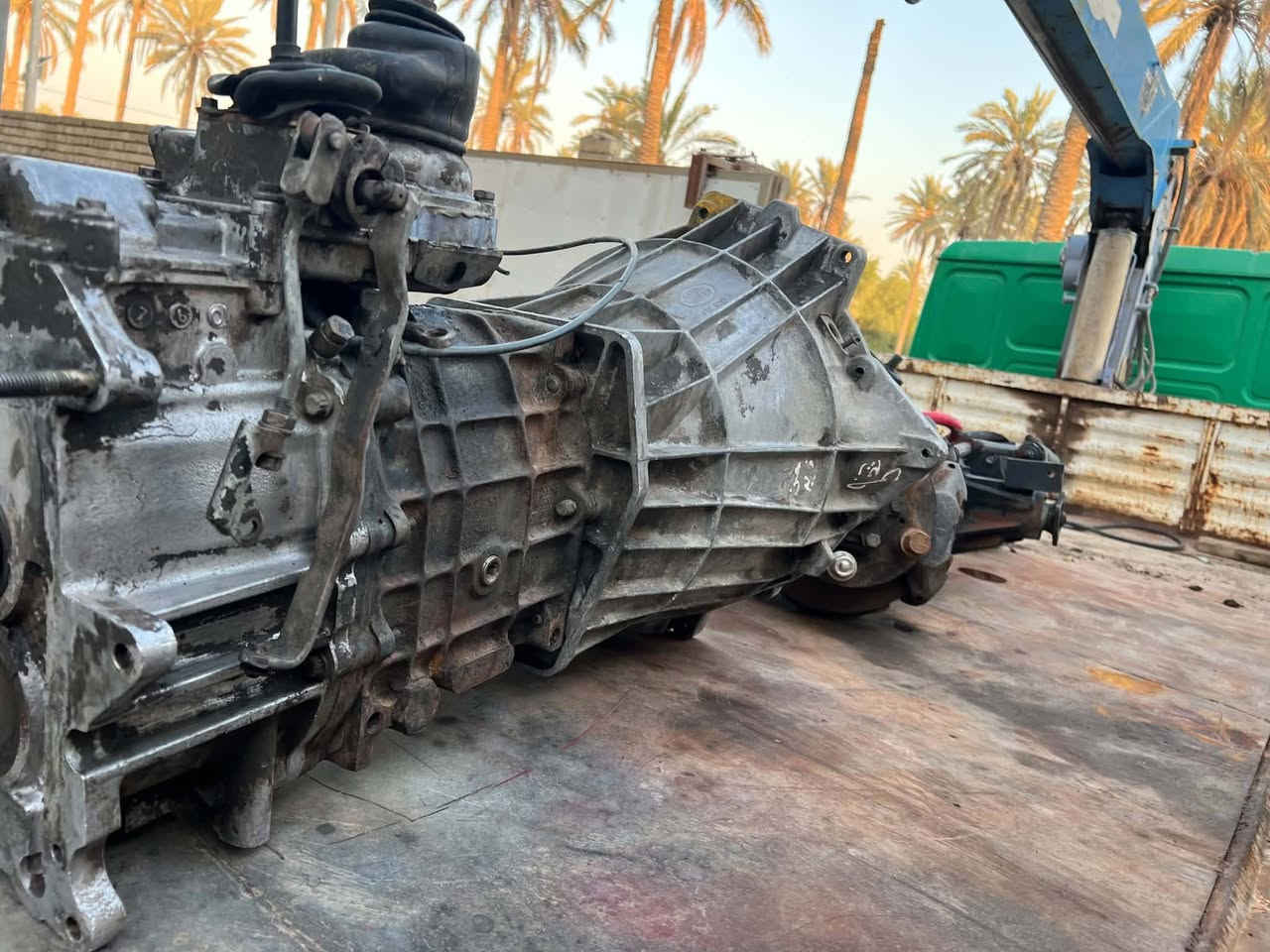السلام عليكم للبيع اكسلات لاند روفر او رانج روفر و اكسلات دسكفري موديل 2000 و گير عادي مع مكينة 5 سلندر للأستفسار الاتصال على الرقم *********** اني مكلف بالنشر

