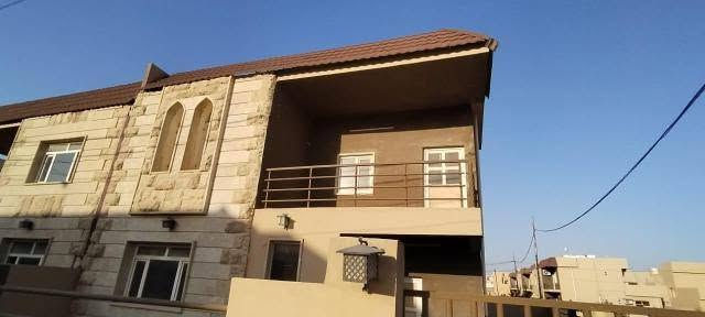 فلة للبيع /٢٥٠م/٥ غرف/صحيات/مقابل كلية تربية بنات/حي الزهور/تكريت /***********
