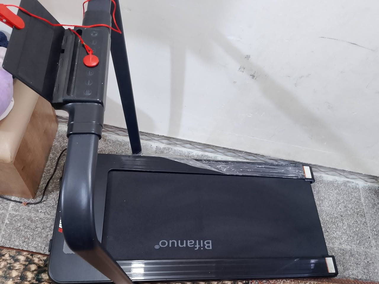 جهاز جري جديد ماستعمل سريع جدا يتحمل وزن حتى 120 يحتوي على قياس نبض وعداد وقت سعره 260 الاستفسار الاتصال على رقم ***********
