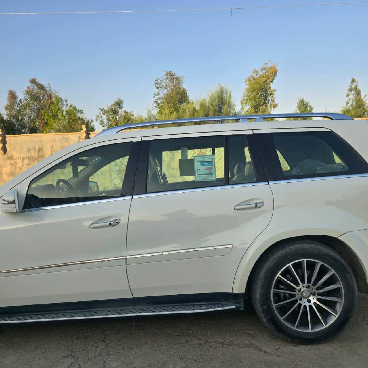 السلام عليكم 
مارسدس GL450 موديل 2012 خليجي فول مواصفات مابيهه اي ضرر 
١.ثلاث قطع تدفئه و تبريد 
٢.كشنات مساج 
٣.حفظ ميموري 
٤. جكات شغاله
٥.فتحتين بنوراما 
و بعد هواي مواصفات 

السعر ١٧٥ ورقه ر بيهه مجال 

المكان /ديالى / الخالص 

الرقم / ***********
