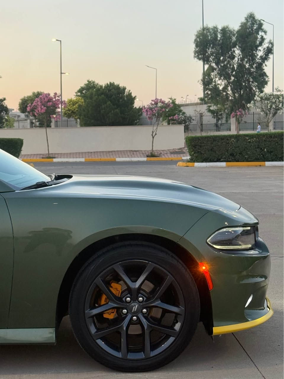 دۆج چارجەر 2022
مواسفات SXT 
یەک چاملخ سبوغ بئ داخلی و بئ ایرباگ
٧٠ هەزار کیلؤمەتر رؤیشتیە
هەموو شتی نوێیە 
*********** 
موشتەری نیت سەرم مەیەشێنە أربيل, العراق
