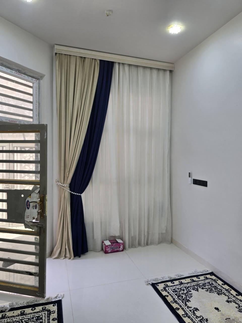 اللهم صل على محمد وآل محمد
🏡 دار للبيع مطلوب للإسكان 30 مليون
📍 العنوان: حي الجهاد قريب على المستشفى الجديده 
📐 المساحة: 150 متر
↔️ الواجهة: 7  ونص متر
↕️ النزال: 20 متر
سنة البناء:  2024
✨ البيت كونكريت | بناء حديث 
مواد البناء : درجه ممتازه
🔹 يحتوي على:

🛏️ 2 غرف نوم

🛋️  صالة

🪑 استقبال 

🍽️ مطبخ

🚿 مجاميع صحية داخلية عدد 2

🚻 مجموعة صحية خارجية عدد 1
مخزن 
المعرفة السعر اذكر بالتعليقات
 اللهم صل على محمد وآل محمد 
يوصلك السعر 

او مراسلة الصفحة او الاتصال على الأرقام الموجوده

***********

***********
