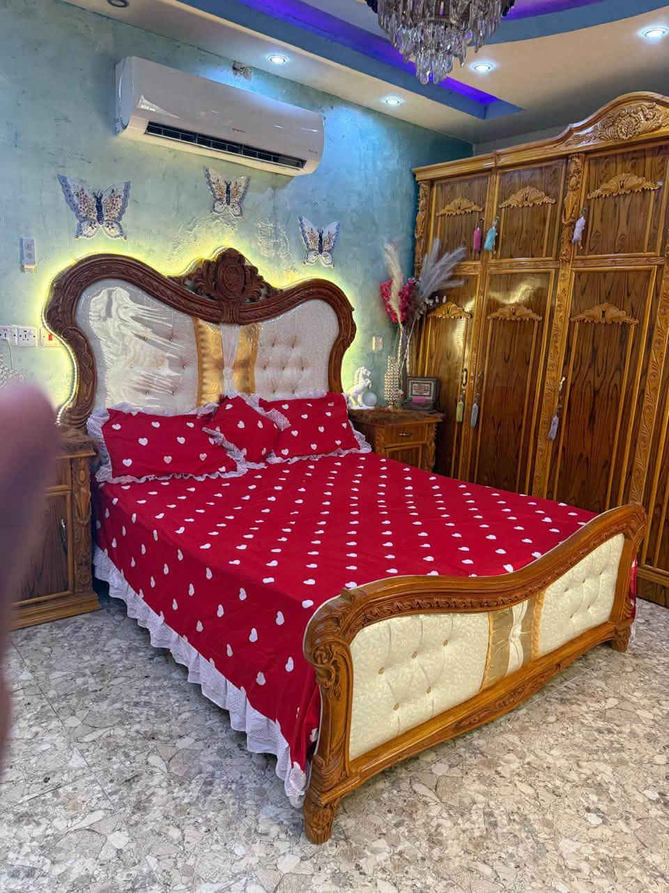 السلام عليكم غرفه صاج خمسه ابواب تفصال نظيفه السعر مليون وميه وبيهه مجال ***********
