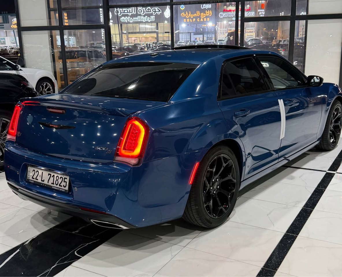 كرايسلر  اوباما 300S                  (وكاله هارلم السياره ) مغلفه PPF
ام رادار و البردة خلفيه كهرباء 📍
الموديل :2022 . (خليجي) . 
العداد :   50 الف كيلو   .
‎المحرك : V6 . 3.6L . 
. 
‎(السياره مكفوله من الصبغ و التبديل و البارد )
رقم اربيل
 ( الون بحري المميز 💙📍)
 فول الفول 1/1 
المواصفات :
بردة خلفيه كهربائيه 
ردار امامي 
ردار جانبي 
* پانوراما . 
* رادار مع مانع تصادم . 
* نقطة عمياء . 
* حساسات امامية . 
* مصابيح امامية زنون مع LED . 
* ويل قياس 20 أنج . 
* حساسات خلفية . 
* بردة خلفية كهربائية . 
* شاشه كبيرة مع نظام ملاحة نفكيشن GPS .
السعر 335 بيه مجال مكان سياره بصره معارض القبله لاستفسار*********** البصرة, العراق
