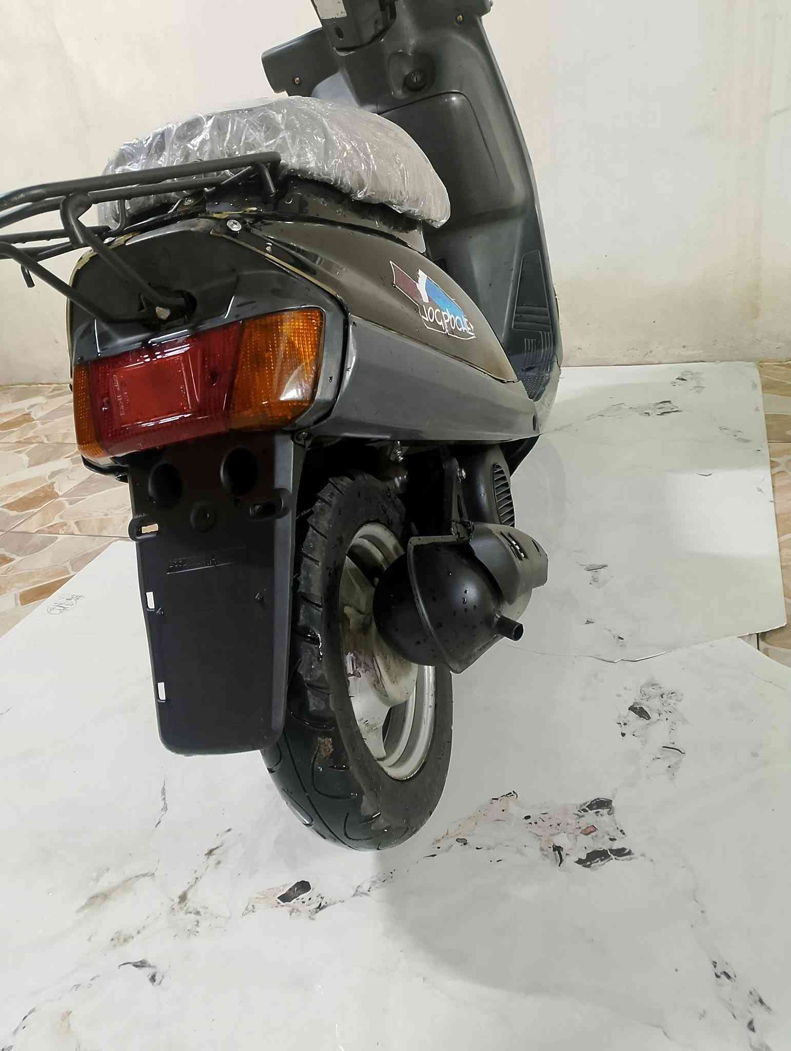 السلام عليكم، هذه الدراجة للبيع
النوع: ياماها (Yamaha))

المحرك: ما مفتوح وبدون أي مشاك

الكهربائيات: كلها شغالة ونظيفة

العدادات:شغال(عدادالسرع البنزين)

المكابح (البريك): يقف بمكانه، بدون أي عيب 

الفطر (الشرائح/الكفرات): ما مكسور 

وجاهز بلاديالإطارات (التواير): جديدة

*********** تعال واتساب او سیم
