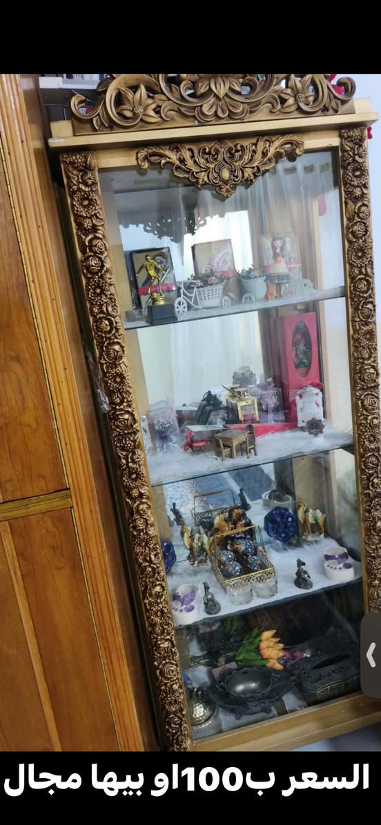 أغراض منزلي للبيع
صندوق غسله ثلاجه صغيره ميز مرايه 
بيع مستعجل او بيهم مجال 
الرقم 
***********
***********

نص مكتوب في الصور:
- غسله 8 كيلو سعره 150 وبيها مجال
- ثلاجه صغيره 150 وبيها مجال
- السعر ب100 او بيها مجال
- السعر 300 وبيها مجال