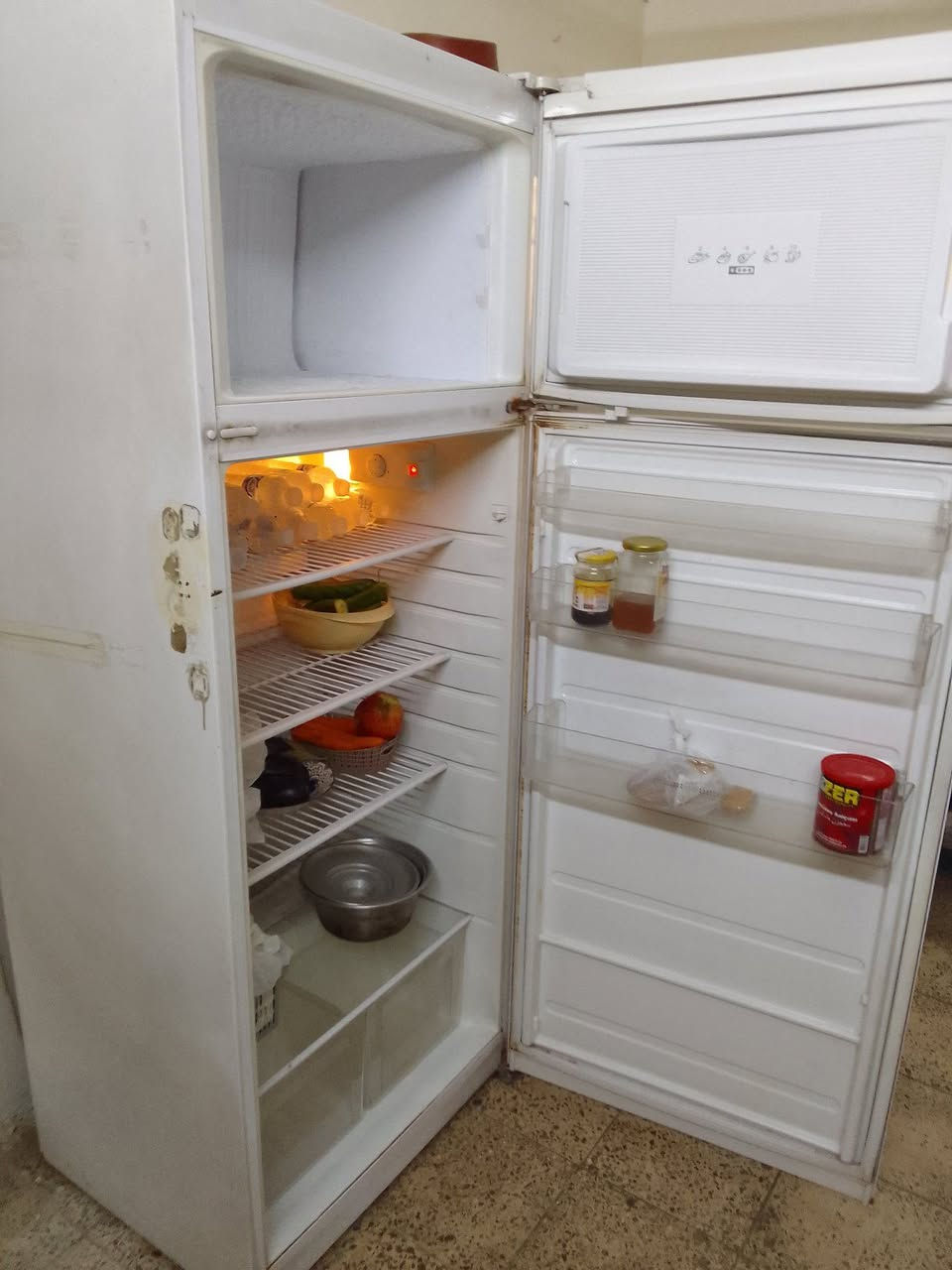 ثلاجة فيستيل • حجم كبير • جديدة