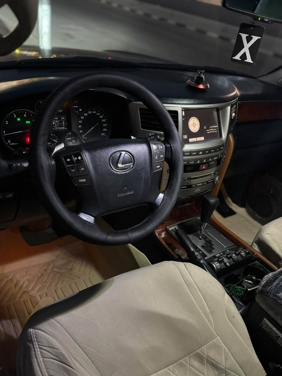 لكزس LX 570 • ٢٠١٢ • وارد خليجي