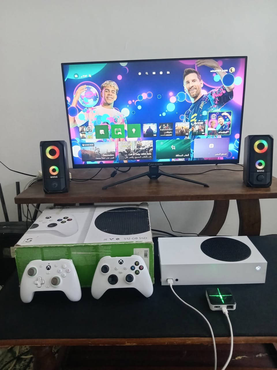 جهاز x box سيريس اس نظيف جدا اصدار 2023 مع جويستكات 2 الاصلية + احترافية مع شاشة كيمنك نوع game one المعروفة مع سماعات مكبرات عدد 2 ضوئية مع حساب كيم باس شهرين كلها بسعر 500 الف وللتواصل على الواتساب ***********
