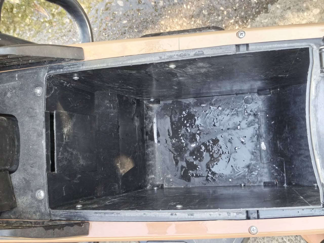 ماطور Rs9 للبيع
الماطور نظيف مابي شي كله شرط
خمس بطاريات 46 امبير سوبر كرافين شرط الفحص
اربع سرع 109
 فقط بي الفج الخلفي مكسور غير شي مابي
للستفسار
***********
واتساب
