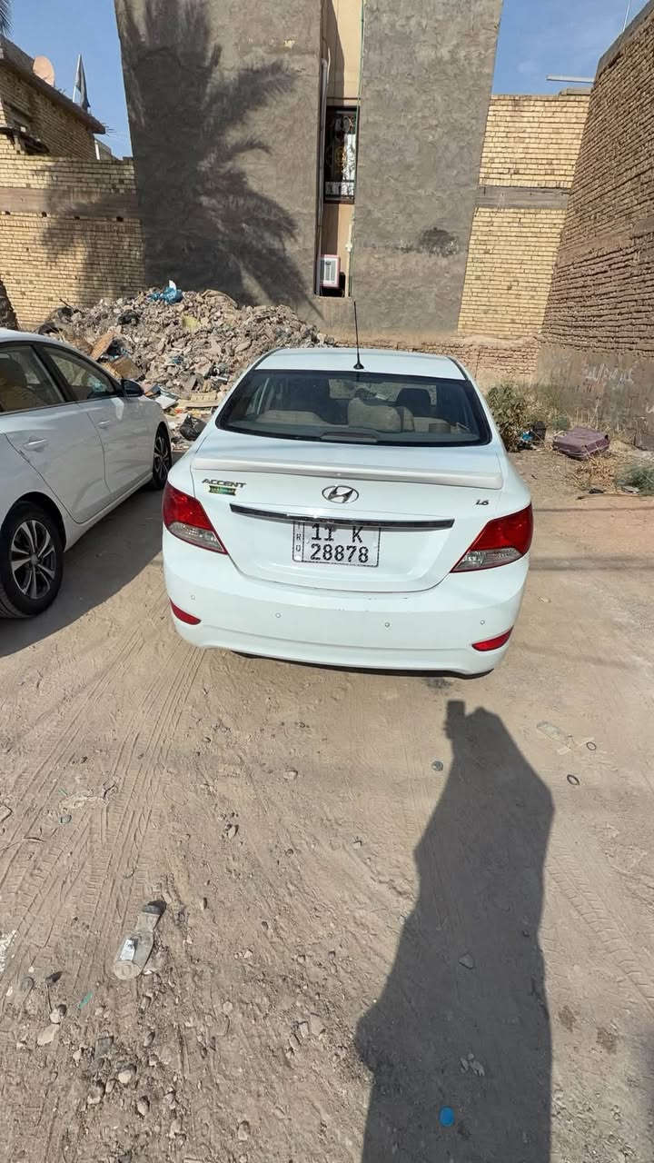 السلام عليكم للبيع هونداي اكسنت 2015 
 مكينه 1600. رقم بغداد انكليزي بأسمي 
سياره جاهزه مال بيت. ونظيف. بيها بارد وصبغ قليل 
 مكان السياره في كربلاء حي العباس 
سعرها :90 وبيها مجال حگ الجيه 
للتواصل : ‭***********‬
