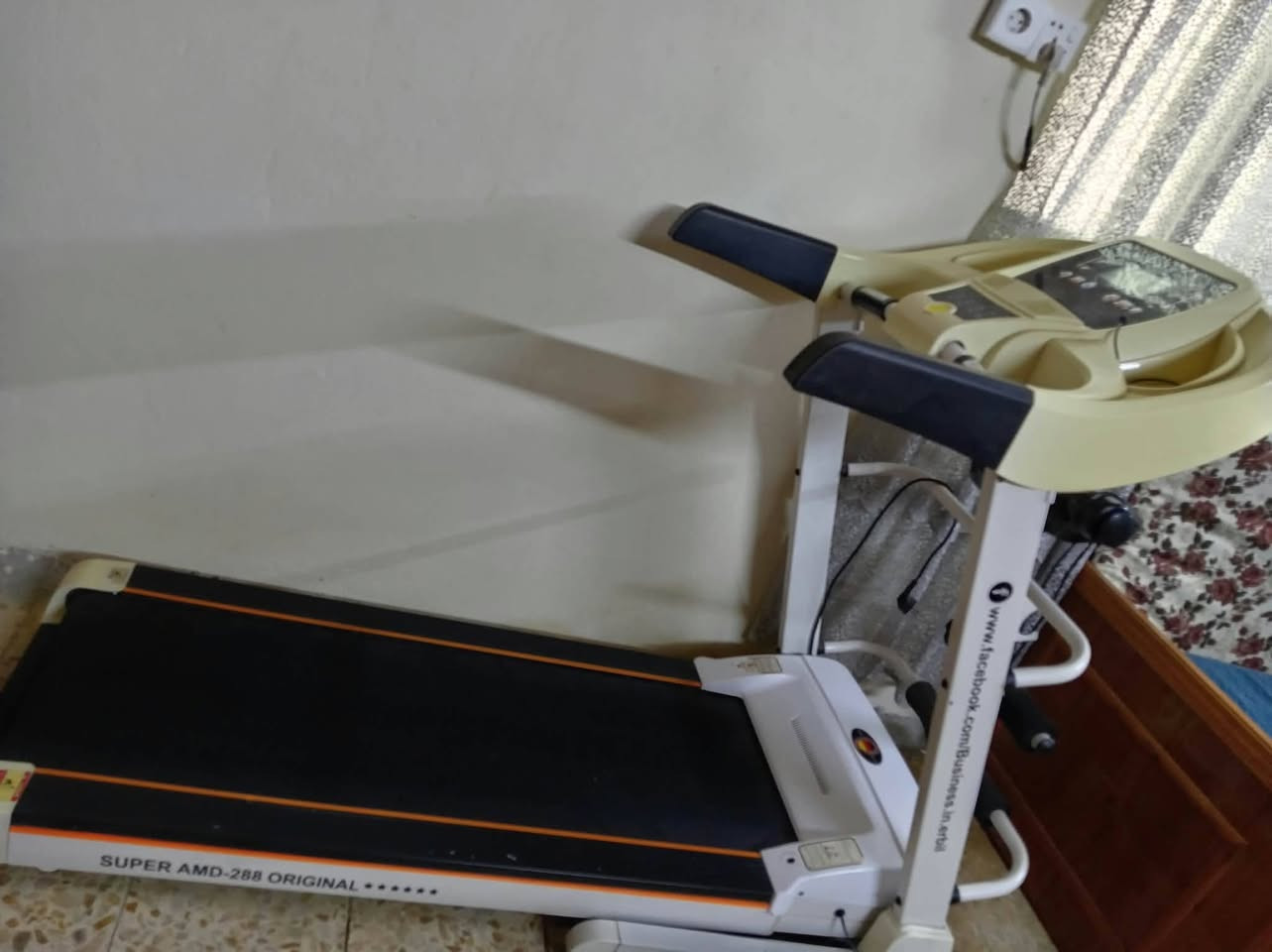لبيع جهاز ركض وباسكل نضافه فول سعر 300رقم***********

نص مكتوب في الصور:
- Business.in.erbil
- www.facebook.com/Business.in.erbil