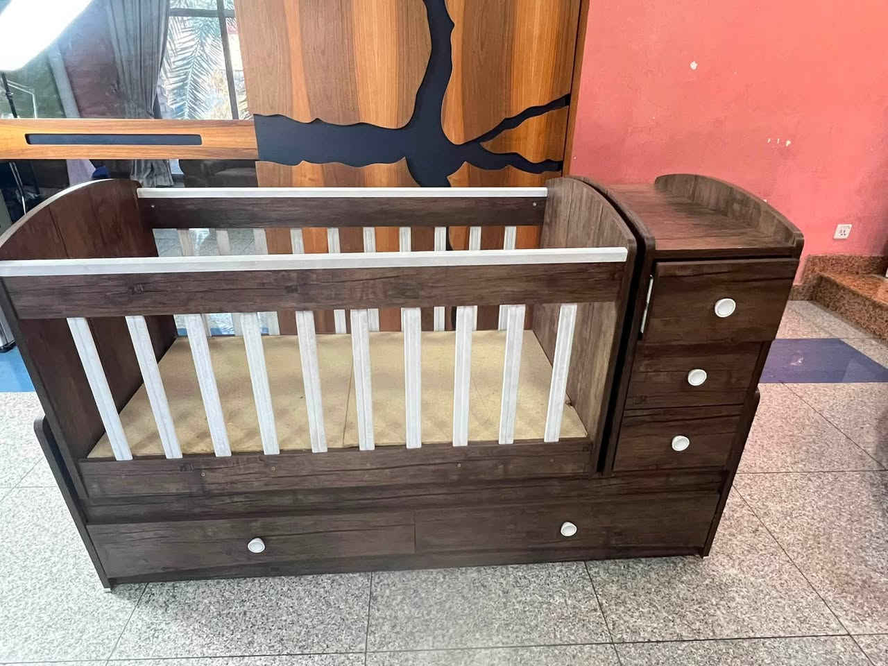 جرباية اطفال هزاز للبيع  ب ٧٥ الف بعدها
اخذتها من الاسكان ب ١٥٠ الف وماخذه مساحه بالغرفه اريد ابيعها 

للتواصل على المسنجر او على الرقم ***********
