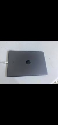 ايباد ٩ للبيع نضيف اخو الجديد السعر 150 او بي مجال الرقم 07744681163