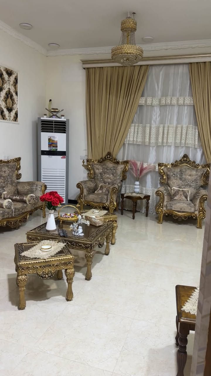 السلام عليكم بيت البيع المساحه 200متر المثلث كلابين شارع حي الامام علي  ًً مع طاقه شمسيه24  أمبير الاستفسار رقم 
***********
