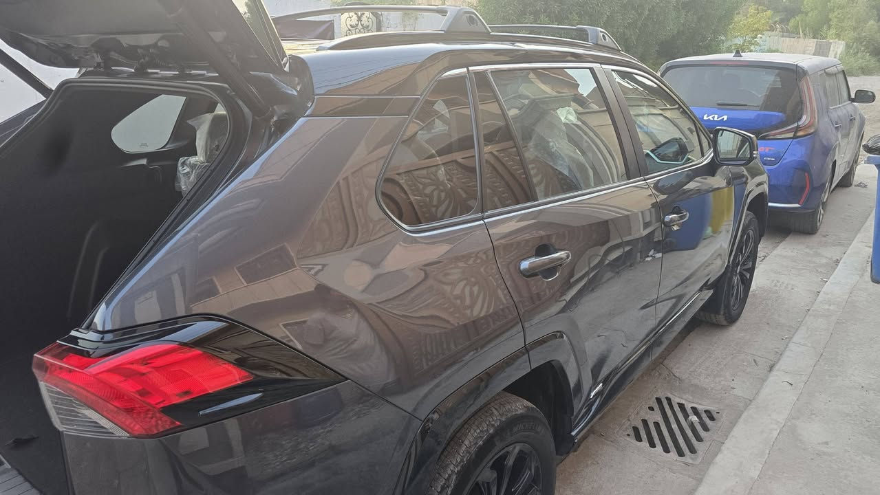Rav4 hybrid xse 2023 للبيع
راف فور ٢٣ ماشيه ٦٦ الف كيلو 
مواصفات xse يعني تقريبا فول اله شويه 
صور الحادث وصور التصليح مرفقه بلصور 
سعرها ٢٢٠ $ وبيها مجال للطيبين 
*********** 
ورجاء الي ميعجبه البوست ليعلق تعليق سلبي او محلو يكدر يعبره او يكتب كلمه طيبه
