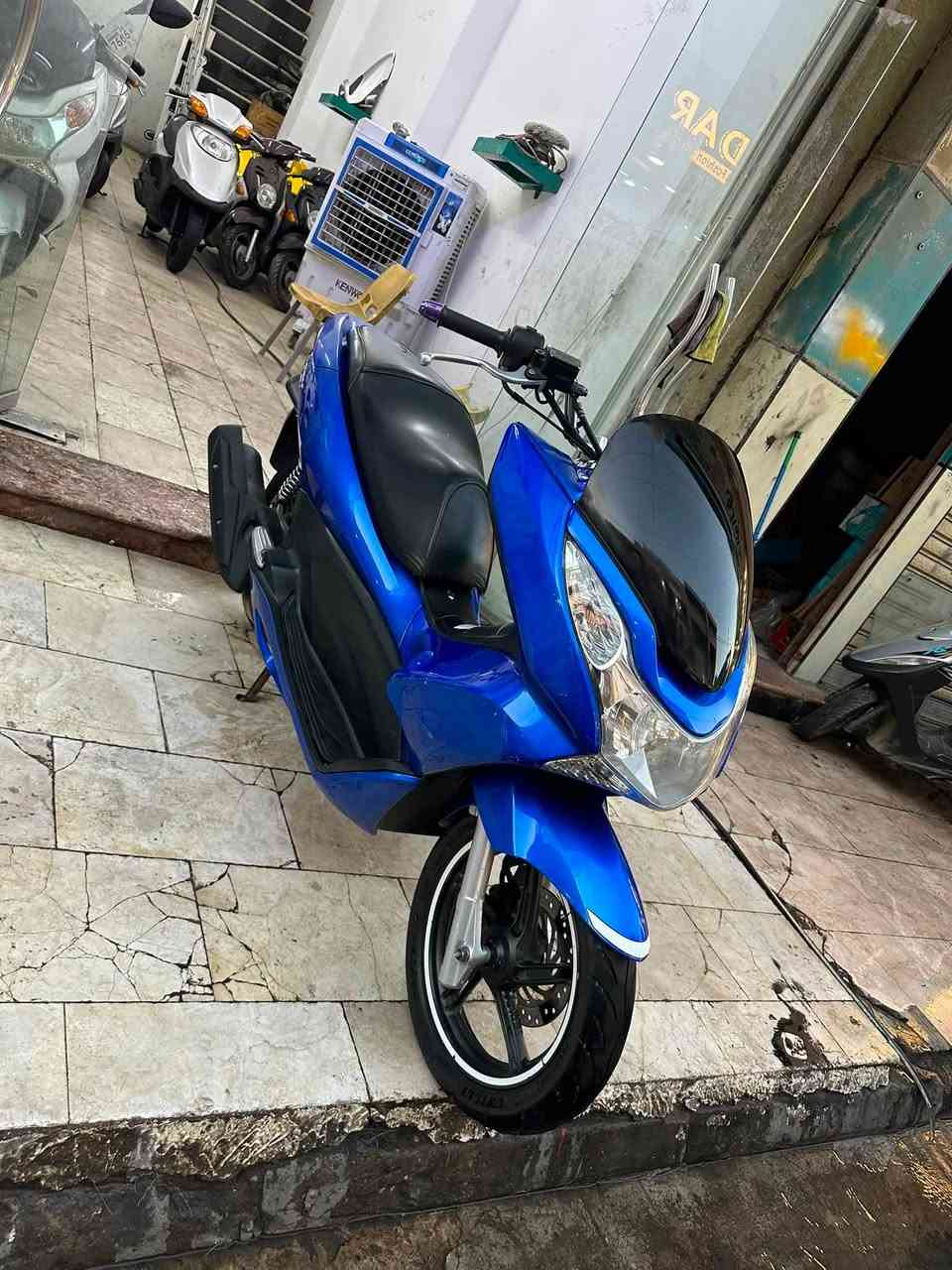 #السلام_عليكم_أخوتي_الغوالي 
#الوجبه_الجديدة
#مال_مزاد_شرط_رمبه 
# هوندا pcx جيل الاول  👍
 #شرط الضمان 💯💯
#بعده بحالة الوكاله فول نظافه مكفول 
#نظافه فول 💯💯👍 
#اللون أزرك چويتي 

البيع نقد والأقساط 👉
مصرف الرافدين فقط👉
مواظف ومنتسب ومتقاعد و الوريث 👉
استقطاع الاكتروني بدون مقدمه👉

#مكاني كوت المشروع شارع ميكانو 👉
***********☎️
***********☎️
أخوكم سيد محمد
