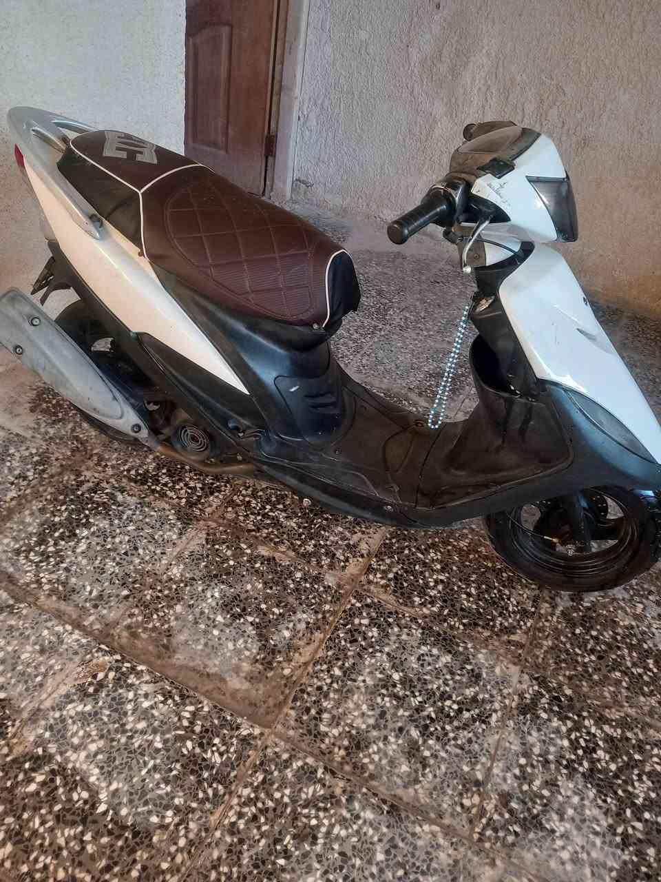 السلام عليكم دراجه عدله للبيع بلاديه ما بيها اي نقص كامله مكمله مكان يبيع شرطه الرابعه قرب الفلكه مال شهداء. ***********
