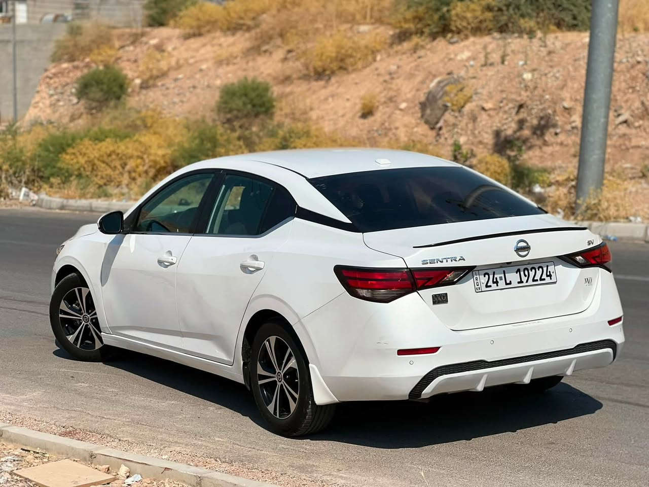 نيسان سنترا 2020 SV – نظافة عالية وجاهزة للقيادة 🚗
إذا تبحث عن سيارة اقتصادية، مريحة، وبشكل عصري 
ومواصفات حديثة، هذه السيارة الخيار المثالي!

أهم المواصفات:
 المحرك: 2.0L (4 سلندر) قوي واقتصادي جداً بالبنزين.

 الشاشة: شاشة 8 إنش تدعم Apple CarPlay و Android Auto.

 الراحة: تشغيل عن بعد، بصمة دخول وتشغيل، مكيف أوتوماتيك فصلين.

 الأمان: رادار، نقطة عمياء، تنبيه خروج عن المسار، كاميرا وحساسات، فرملة طوارئ تلقائية.

بيانات السيارة:
 الموديل: 2020
 الفئة: SV
 المسافة المقطوعة: [77,000 ميل]
 الحالة: محرك، قير، وشاصي بشرط الفحص. ممتازة جداً وبدون مصاريف.

💵 السعر المطلوب: [118$ ورقة]
📍 الموقع: [دهوك]
📞 للتواصل والاتصال: [***********]
