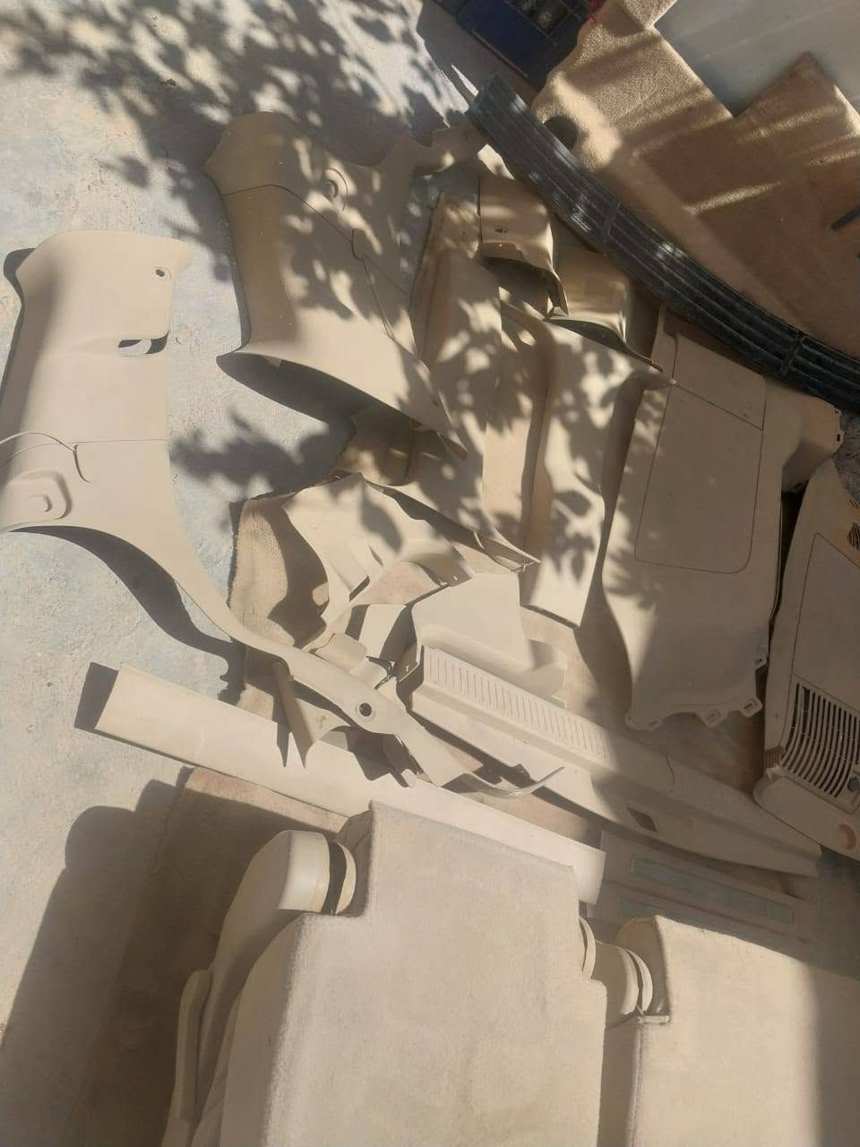 السلام عليكم
غرفة تاهو بتره للبيع نقصها كشن السايق والأخير غرفة جديدة مفتوحة من سيارة أدوات ووياها حتى فرشة الأرضية والعازل لون عسلي هواي بيهه غراض 
للتواصل 
***********
