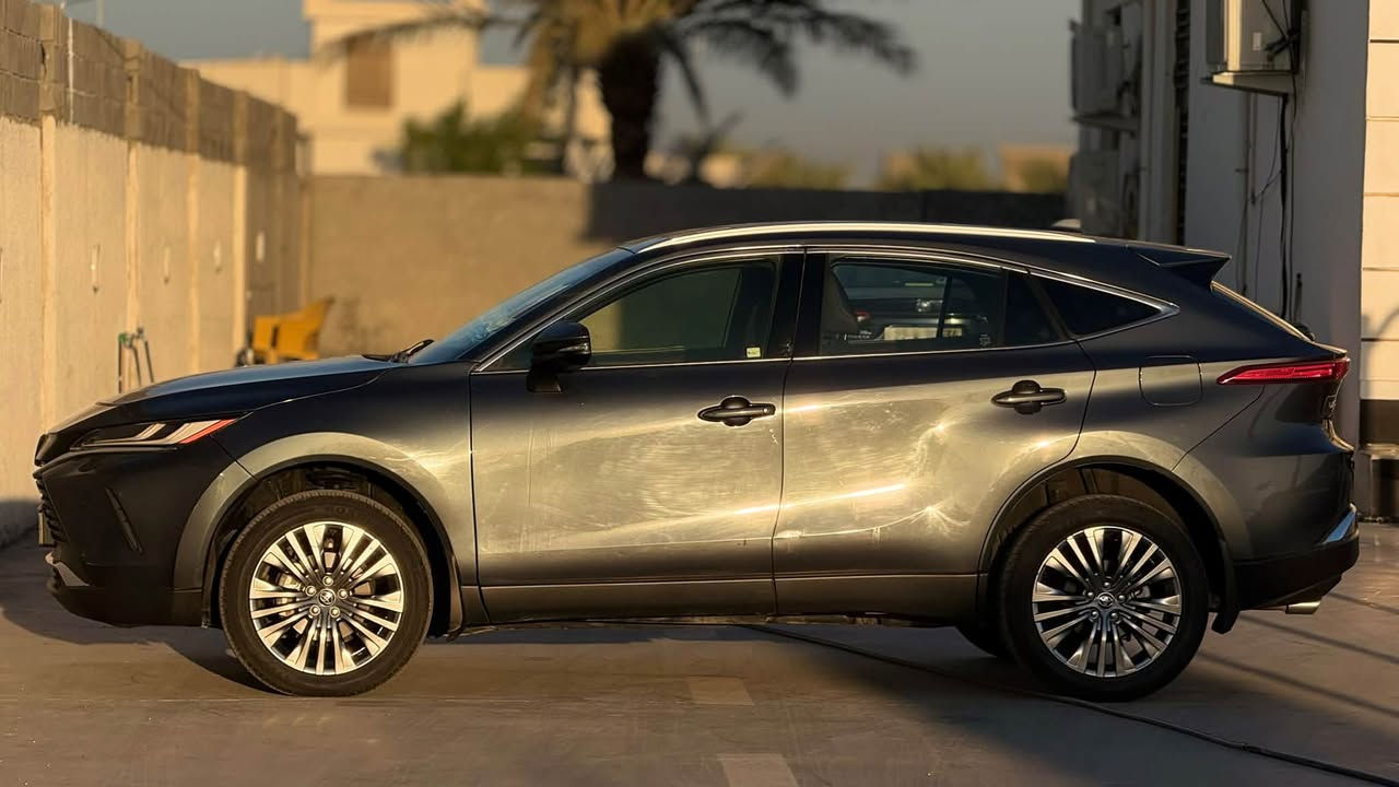 السلام عليكم تيوتا فينزا 2022 هايبرد وارد امريكي
الفئة: Toyota Venza XLE 2022 2.5L
          حجم المكينه :2500 هايبرد 
           حالة الايرباك : برده
الضرر : باب وجاملغ امامي بصف السايق
ماشية 30,000mil
#مواصفات XLE
1.شاشه 
2. قياده ذاتيه
3.كشن السايق ميمري 
4.كشنات كهرباء
5.هندبريك بصمه
6.كشنات جلد
7.ثلاث وضعيات قياده
8.حساسات خلفيه امامي 
9.صندوك كهرباء
10.رادرات جانبيه
11.رادار امامي
12.هيترات بالكشنات + تبريد 
13.بصمه
14.بصمة ابواب
15.اشاير بالمري
16 . شحن واير لس 
… فول عدى البنوراما…
#السعر 225 مرقم بغداد وبيها مجال  
تفاصيل اكثر هذا رقمي *********** 
مكان السياره الأنبار / فلوجة
