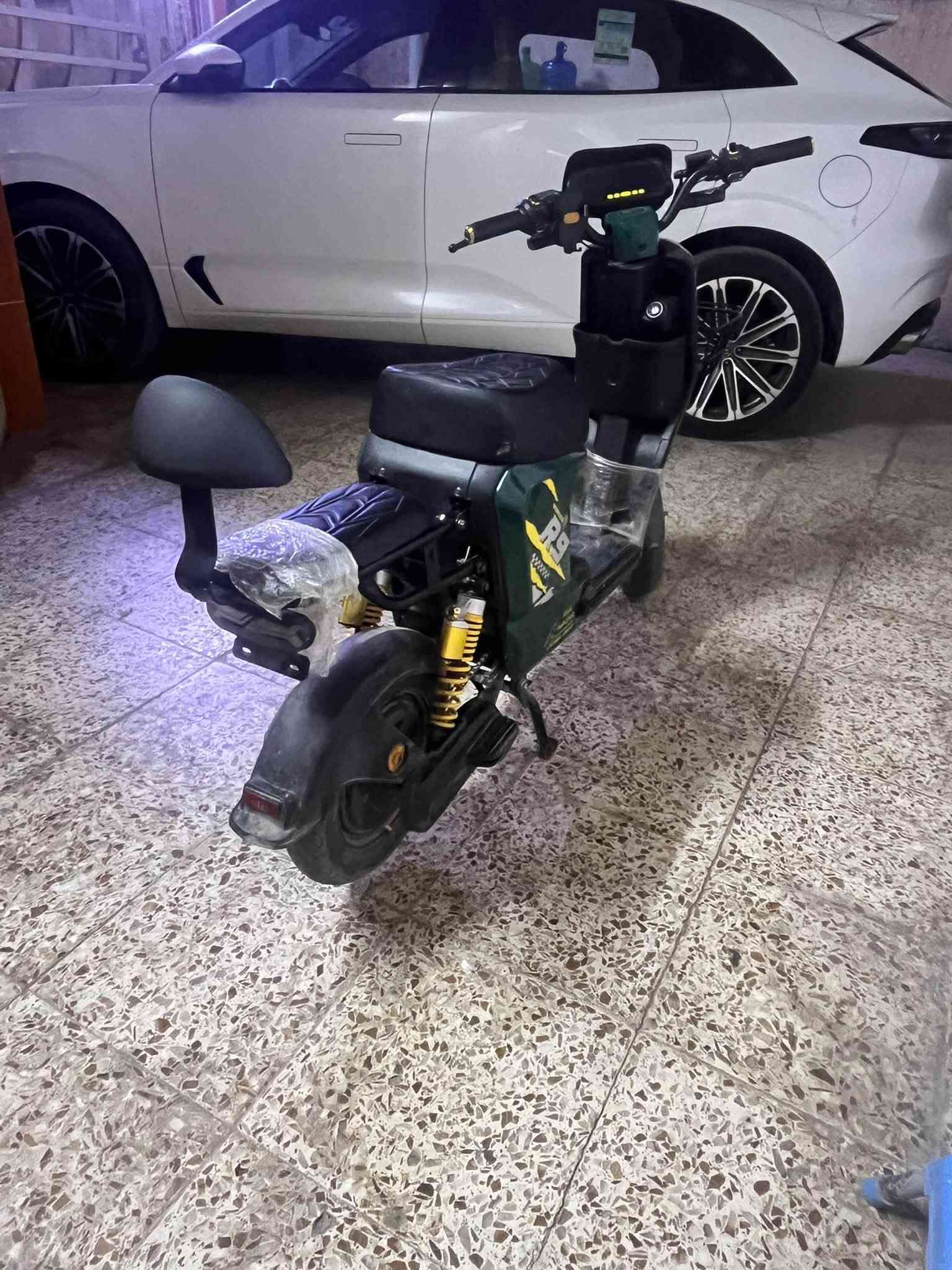 سلام عليكم  دراجه للبيع أر تسعه جديده مكفوله صار اله شهر من اشتريتها سعر ٧٠٠وبيها مجال جاهزه كل ملحقاتها ماشيه قليل تمشيك ٥٠كيلو بالشحن الوحده سرعته ٦٠بس بل عداد تطلع١٠٩ الدراجه حلوه ومرتبه لون اخضر علا زيتوني ***********واتساب فقط الدراجه 2026ول بطاريات 2026جديده
