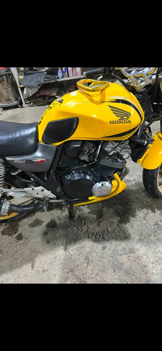 السلام عليكم CB400 جيل ثاني كفاله عامه دراجه قبل شهرين نازل رمبه🪬💛
دراجه كفاله من طول لطول اي نقص مابيه دراجه تجي تشوف بعينك جداده مكينه وكفر وكير خير من الله كلش قويه وحلوه مال جناي دهن قبل يومين مبدل بانزين كله محسن دراجه كلهه بلاد تجي وتكلب حد متقتنع اي استفسار اني حاضر مكان بغداد الكريعات رقمي ***********
