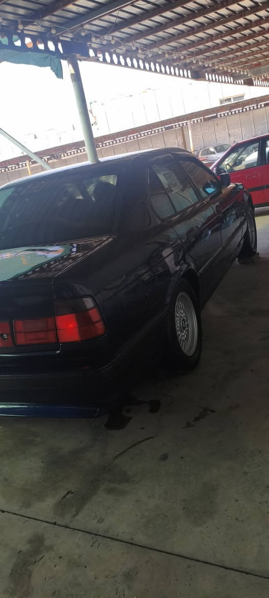 ماشاءاللە تاقانەی سلێمانی 🇩🇪💙
،BMW 1993 . 525 iA تۆماتیک بیلاد 
وارد یابان . فول فول بەس سلاید نیە ئاڕمی پلاستیکی سلێمانی بەشەرتی ئەوەلیات و حاسیبە . 
گێڕوو مەکینەو تەقەو ڕەقەو کارەبایەتی یەشەرت 
تەبرید گەرمی و سارد لەسەر سویچ 
مواسەفات . تەعدیل سورعە 
ناو فۆڕمیکا 
تەبرید 
کوشن جلد 
4جام کارەبا 
2لایت ئەڵقە 
پێش پان 
کامل کراوە بە ئێم M 
چوار تایەو ویلی لۆکی حەسیری بە ژێر دایە 
دەعمی نیە پێش و دوای کەپس 
 بۆیاخ کراوەتەوە لەسەر ساغی 
 نرخی خوار هەموو بازار 56 و معامەلەیەکی برایەنە . ناونیشان سلێمانی . بۆ زانیاری زیاتر پەیوەندی بکەن بەم ژمارە تەلەفۆنانەوە 
*********** 
*********** السليمانية, العراق
