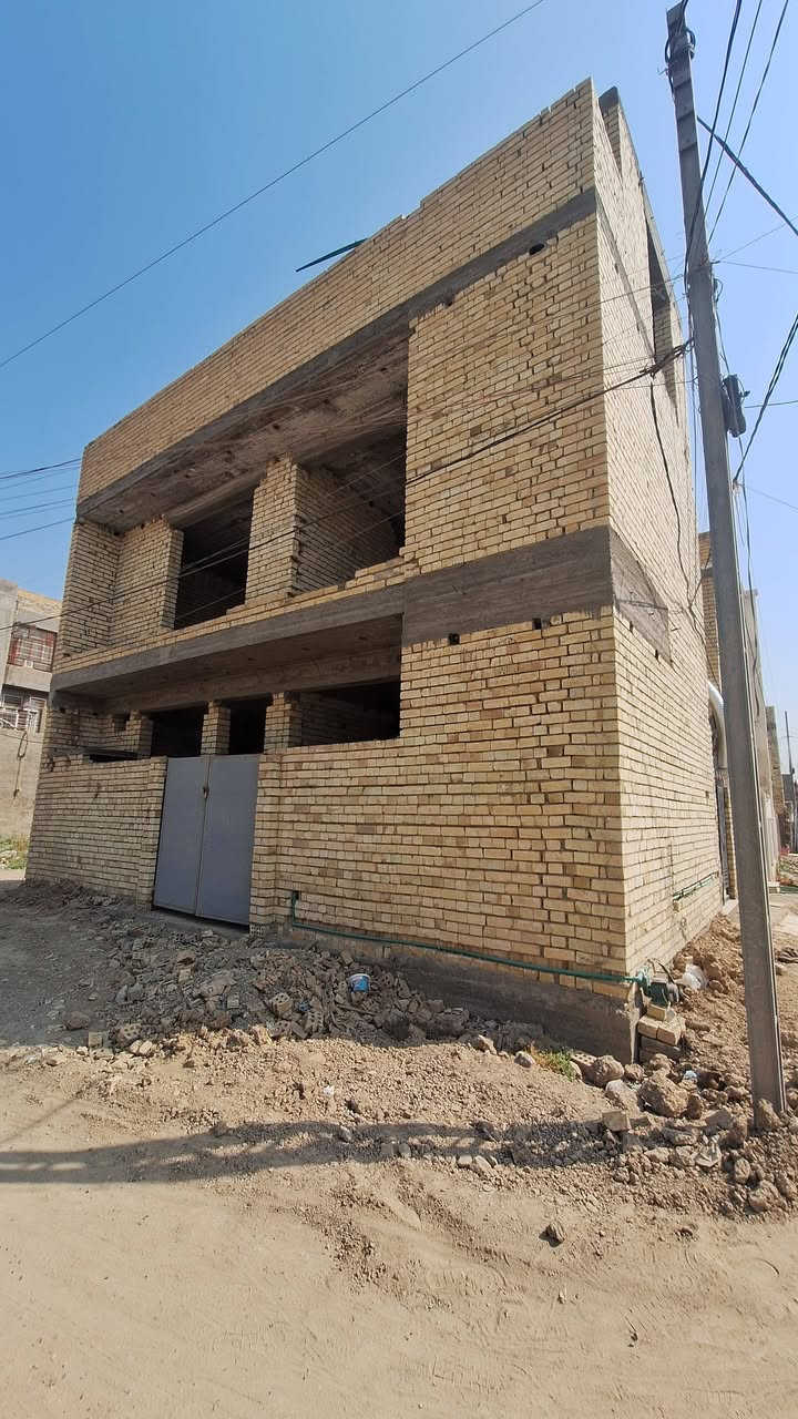 سلام عليكم بيت مساحته 50 متر 5×10 هيكل متكامل  ركن قرب المدرسه الصينيه رقم العقار ٤٧١٤ السعر 75. مليون  ***********  ***********
