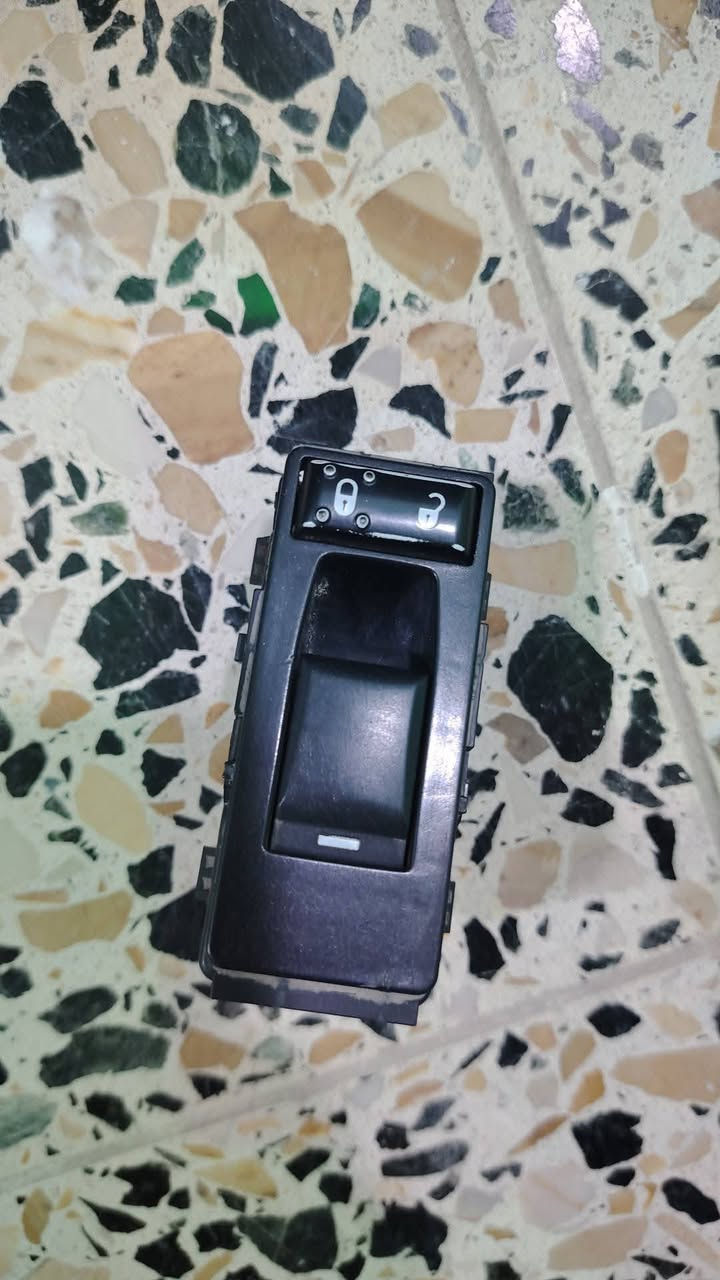 غراض c200 للبيع للاستفسار الاتصال على الرقم *********** و يوجد ايظا عنبار بريك و مراوح

نص مكتوب في الصور:
- HONOR X9b 24mm f/2.2 1/25s ISO656 ٢٢:٥٩ ٢٥/١٢/٢٠٢٥
- HONOR X9b 24mm f/1.75 1/33s ISO1950 PP:08 25/12/2025