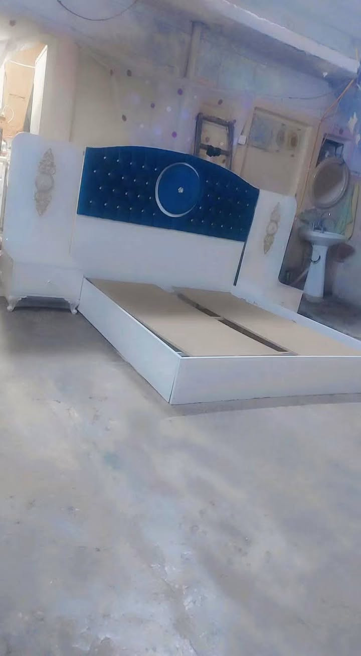تخت نضافته ٩٠ بلميه خشب ثكيل ٨٥ قفل واصل بيتك شراين خبرو عل رقم ***********  ***********

