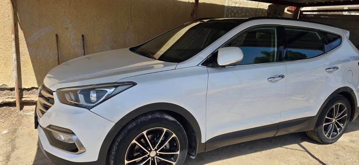 سانتافي 2018 فول مواصفات بصمة (بانوراما) للبيع 🚗
• الملكية: باسمي (تحويل مباشر)
• الحادث: حادث جاملغ خلفي 
• تفاصيل السونار والبدن:
◦ البنيد مصبوغ فقط بدون حادث 
◦ الباب الخلفي أيسر (صبغ ومفتوح)
◦ الباب الأمامي الأيسر والجاملغ الخلفي تعديل بارد
◦ محرك 6 سلندر 
💰 السعر: 165 ورقة ($16,500) 📍 المكان: [ميسان] 📞 للتواصل: ***********
