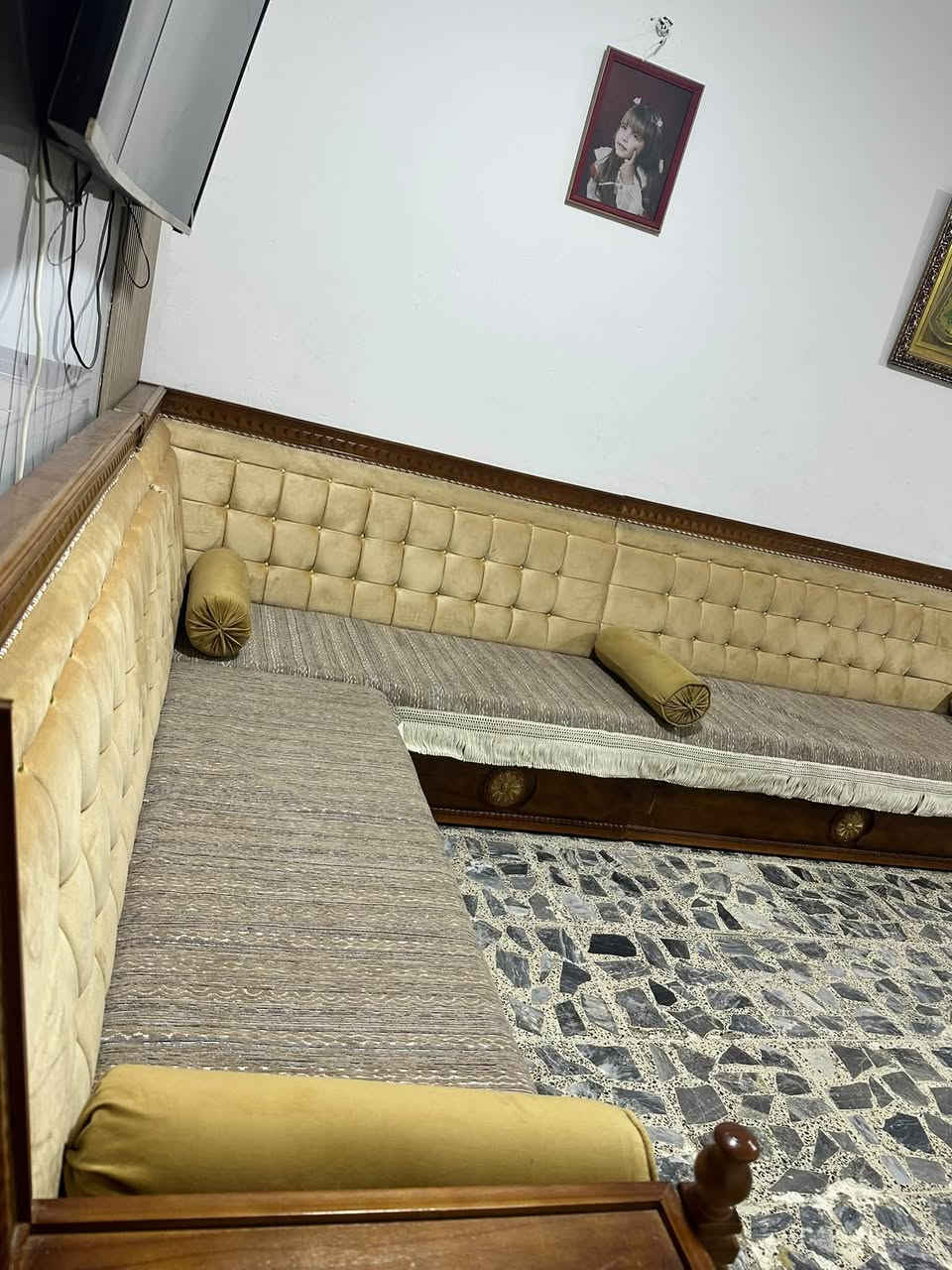 ديوان • نضيف ١٠٠٪ • خشب وصاج