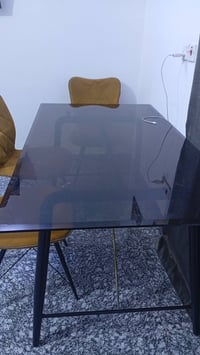 ميز طعام مع 4 كراسي من اثاث شركة العالمية يعني مو ميز عادي سعره 150 وم...