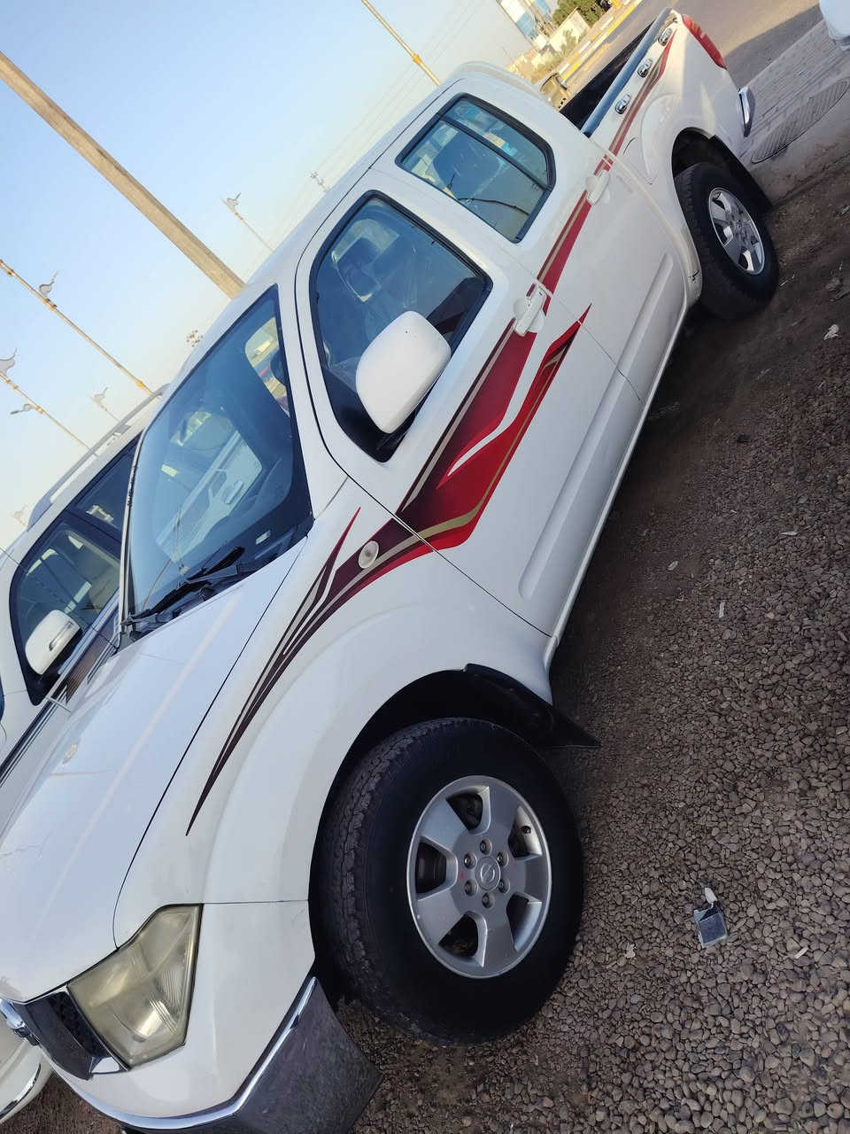 سلام عليكم نيسان نيفارا ٢٠١٤كير اوتوماتيك سياره نضيفه جدا العنوان واسط صويره***********
