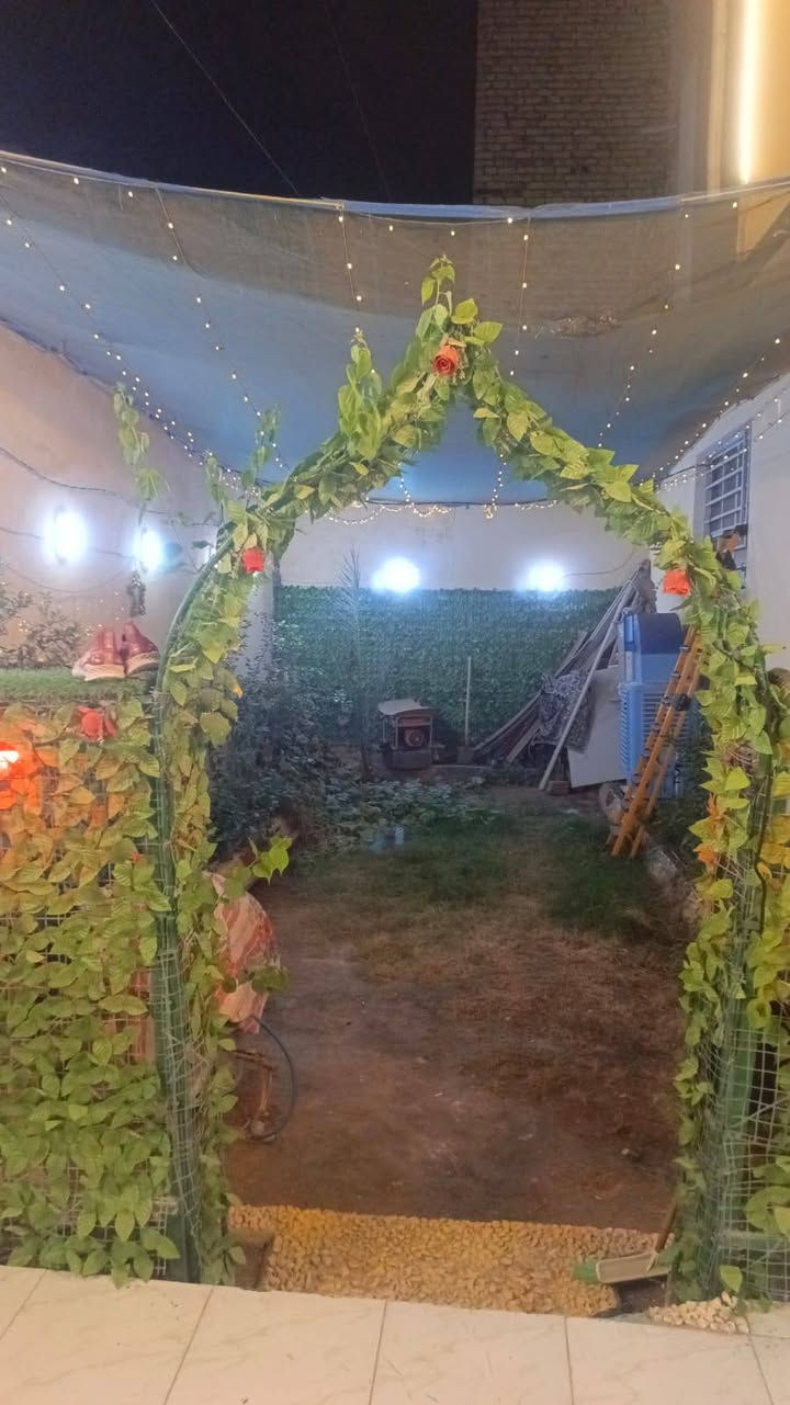 بيت للبيع مساحته 200متر طابقين
العنوان مقابل ملحق قريه الغدير طابو زراعي سند 25قرار محكمه 

للاستفسار الاتصال على الرقم التالي أو مراسله واتساب ***********

