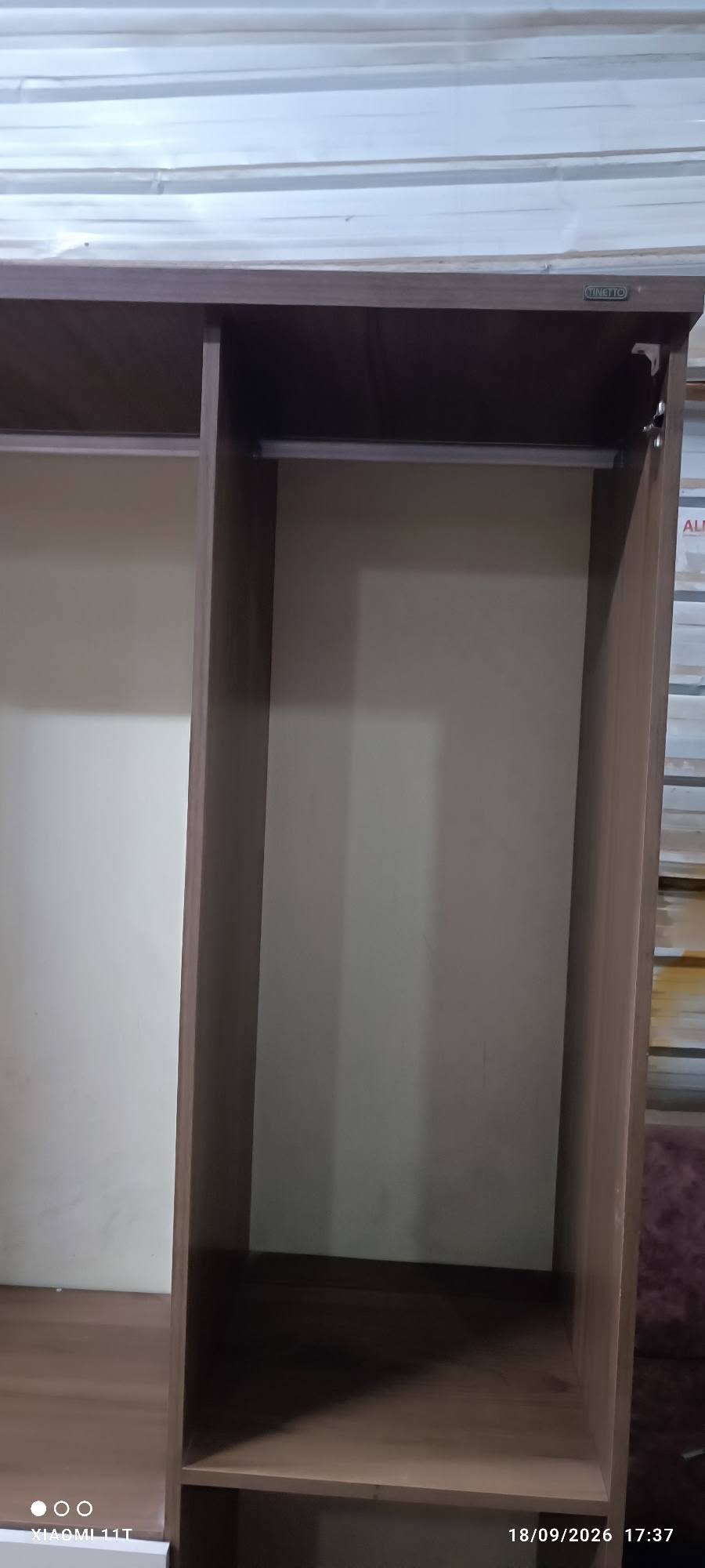 كنتور ٤ باب ماركه قياس العرض ١٨٠ نظيف جدا 
***********

نص مكتوب في الصور:
- XIAOMI 11T 20/10/2023 19:30
- XIAOMI 11T 18/09/2026 18:12
- XIAOMI 11T 18/09/2026 17:37
- 18/09/2026 17:37