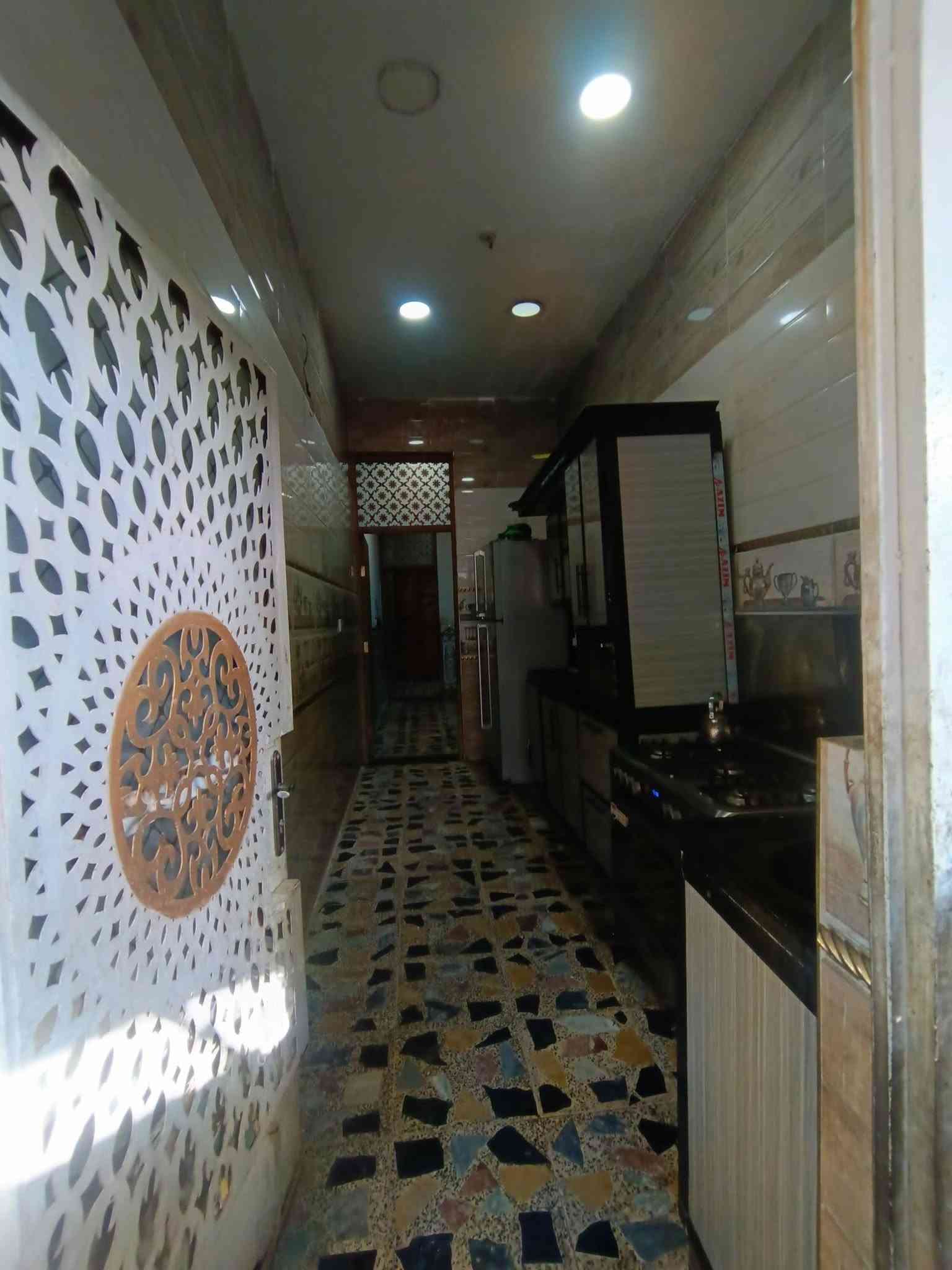 السلام عليكم توفر عندي بيت للبيع زراعي سند 117 بغداد البلديات الضباط منطقه حي الامير مساحة البيت 96 متر طابق واحد بناء 21 /الجبهه6/ نزال 16/ ارتفاع السقف 3مترات و 35 سانتيم والمنطقة كامله كل الخدمات مي مجاري تبليط كهرباء موقع البيت الضباط خلف الصحفيين قرب مدرسة زين القوس و إعدادية ابن خلدون للاستفسار اكثر *********** الرد واتساب ماسنجر أو الاتصال.          
حسن للعقار

