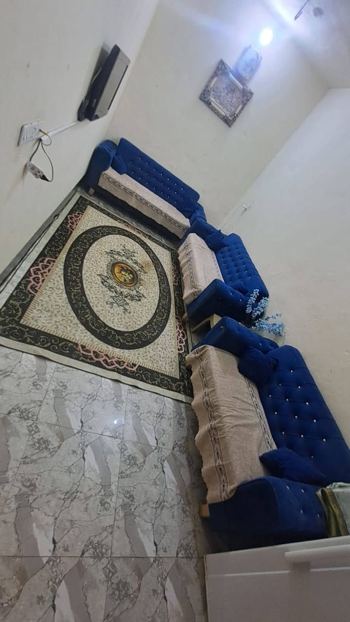 🛑 بيت للبيع_فقط بدون دلالية سعر مناسب 
​📍 الموقع: كربلاء / الحر / حي سومر (مقابل الاتحاد الرياضي).
🚶‍♂️ يبعد 100 متر بس عن شارع الكوسترات الرئيسي، وكل الخدمات واصلة (ماء، كهرباء، مجاري) .

​المساحة: 100م (طابقين).
​الواجهة: 8 متر | النزال: 13 متر.
​البناء: طابوق وصب مسلح (حديث).
​: 3 غرف نوم + استقبال + صالة + مطبخ.
​الصحيات: مجمع خارجي وداخلي وبالطابق الثاني.
​التشطيبات: الأرضية بورسلين ثقيل، والتأسيسات (ماء وكهرباء) درجة أولى.
​الأوراق: سند 25 إقرار محكمة من المالك مباشرة.
​💰 السعر: 118 .. (وبي  مجال )
*********** (أنا صاحب الدار). كربلاء, العراق
