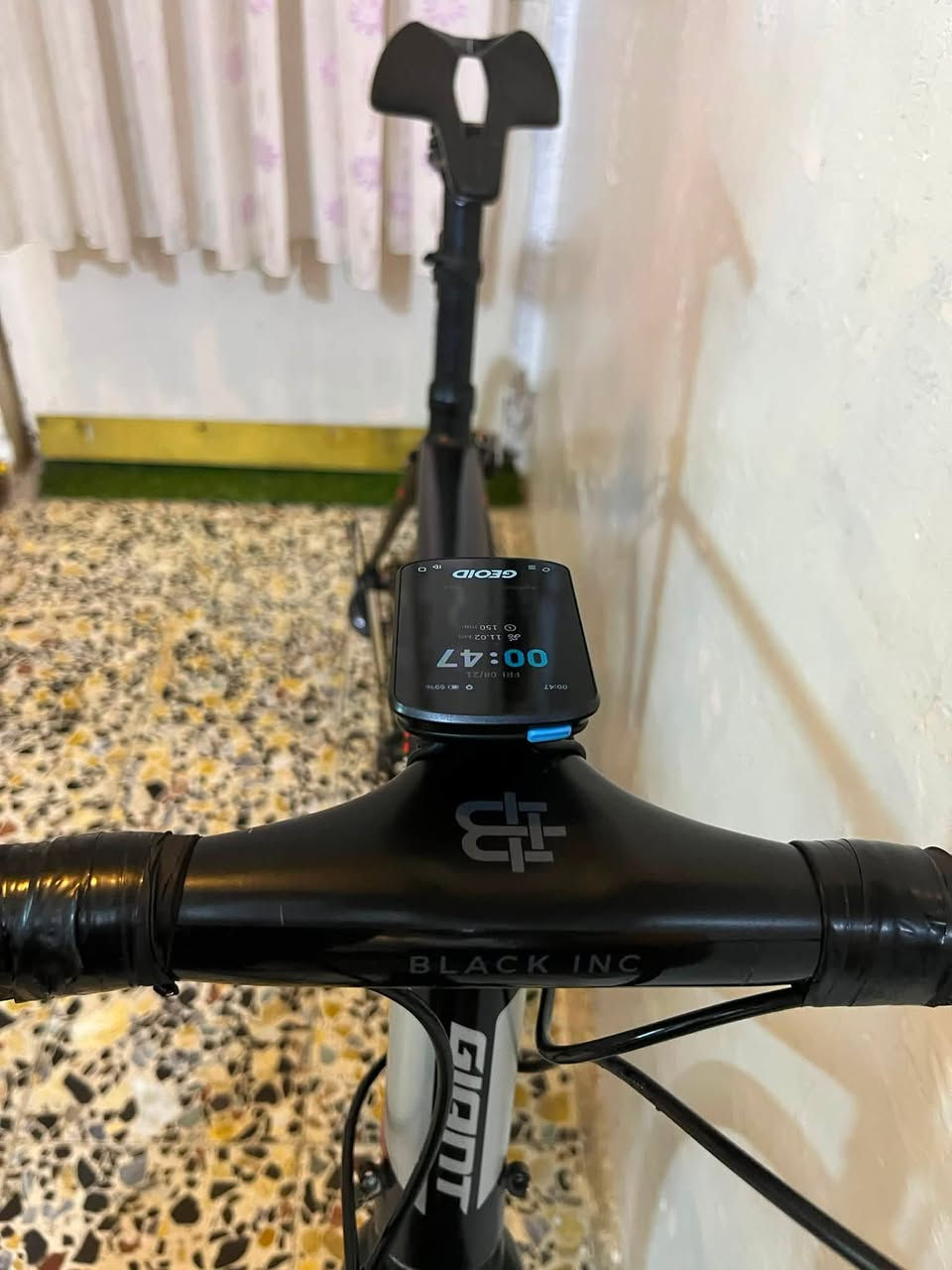 الوحش 🐦‍🔥☑️🚴🏻

سلام عليكم 
بيسكل سباق ومسافات طويله البيع من ماركه. جانت ✅
علميه غنيه عن تعريف 💯

دراجه نظيفه وكلش حلوه ومصروف عليه ✅🌹

رتفاع 54
سستم كامل شيمانو 
كلارس 🐦‍🔥
عكرب شيمانو كلارس ☑️
زنجيل اصلي. 💯
يدات. بريك بدلات شيمانو صلي كلارس🔥

بدال امامي شيمانو صلي كلارس 

11✖️2
دشلي اصلي ☑️
مكينه امامي اصلي 🖌️☑️
 
ستيرن. كاربون صلي ماركه علميه معروفه 📌
سرج كاربون 💯
مزود بوياله صوت. طرب. بطيخات تغليف كاربون بل كامل ماركاه علميه 
    النوع: عجلات طريق Road Bike.
* الجنط: أسود، تصميم خفيف ومنخفض الارتفاع نسبيًا.
* الأسلاك: رفيعة وعددها مرتفع نسبيًا، وموجهة للاستخدام على الطريق.
* الهوبات: خفيفة، وتبدو مخصصة لدراجة طريق
* ⁠وبطيخات من داخل بوربرن
ولستيرن. امامي كذلاك بوربرن 

تايرات صليه جديده مخصصه لمسافات طويله وسباقات 💯✅

ودراجه كلشي حديث بيه وجديد واصلي  وتدللون 

عذروني سعر خاص 
***********
يوجد توصيل جميع محافظات 🚚📞
