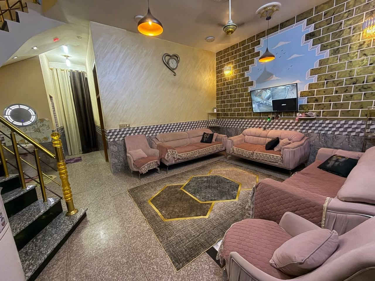 سلام عليكم  بيت  للبيع طابو صرف كل شي معايز  بيت جديد  يتكون
مساحه ١٥٠م

طابقين

 استقبال 

مطبخ حار وبارد

 اثنان صاله

ثلاث غرف نوم

ثلاث مجمعات صحيه 

العنوان:  حي العسكري مقابيل باب  مدرسه جبل عامل 

  استفسار تصال على رقم ***********
