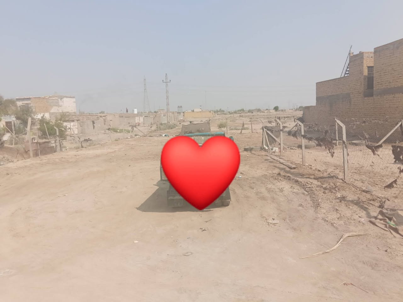 سلام عليكم
قطعه للبيع مساحه 400 اذا تريد 200 ابعيلك 
متوفر لها كهرباء ماء شارع تبليط يعبد عن شارع 
50 متر وشارع ينزله للقطعه شبيش عرضا 8 متر 
مكان القطعه ناصريه وراه طاقه. الكهرباء  5 كيالو قطعه .
جاهزه ومدفونه ومسيجه بشبك السعر لاتصال عل الرقم ***********

