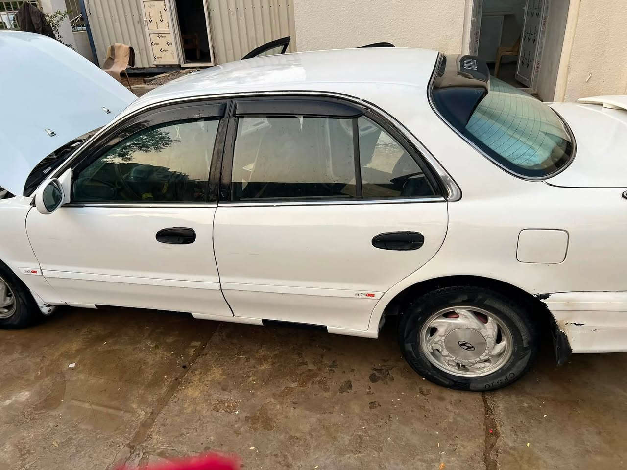 السلام عليكم ورحمة الله سوناتا 2موديل 94رقم بغداد باسمي كير عادي مكفوله من كير جديد وتجفيت جديد صار 10ايام من سويتهن مكينه 1800 السعر ب42وبيها مجال بسيط للاتصال ***********
