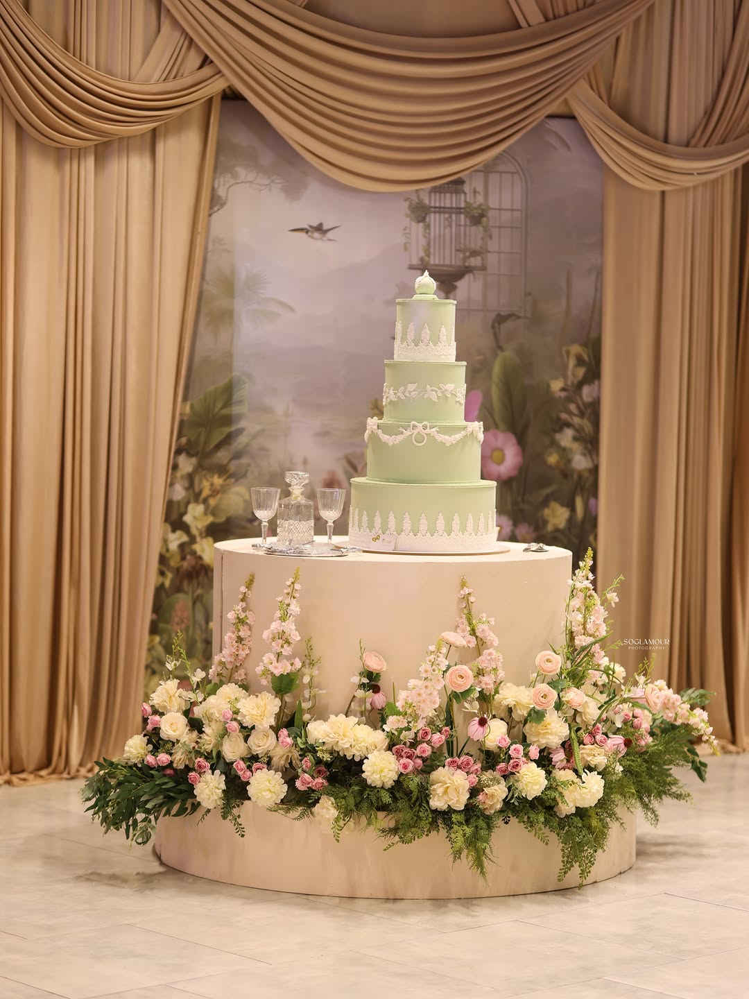 Your #fairytailwedding inspo ✨

نص مكتوب في الصور:
- SOGLAMOUR
- PHOTOGRAPHY
- SOGLAMOUR PHOTOGRAPHY
