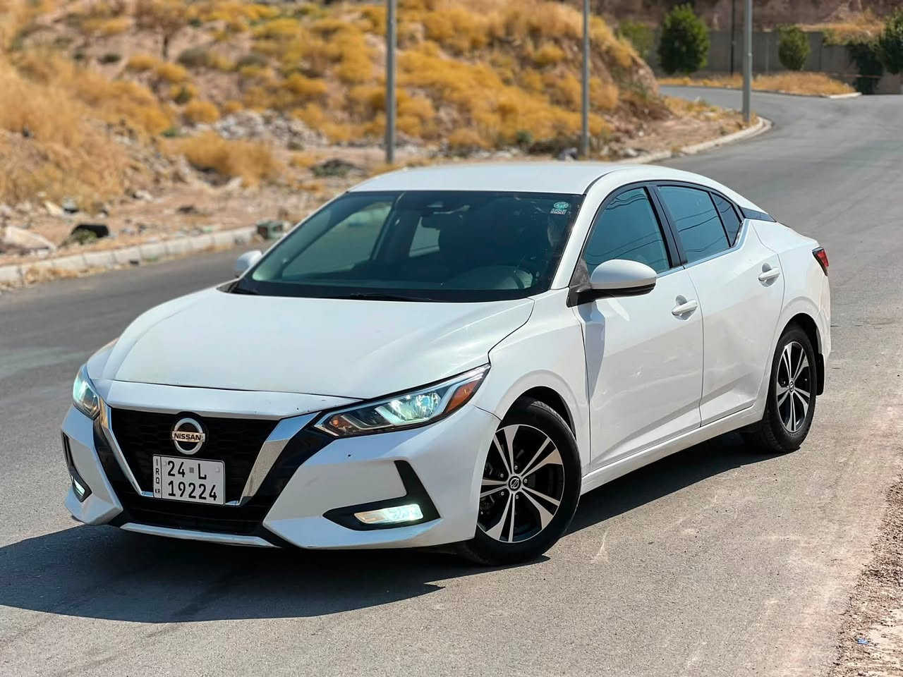نيسان سنترا 2020 SV – نظافة عالية وجاهزة للقيادة 🚗
إذا تبحث عن سيارة اقتصادية، مريحة، وبشكل عصري 
ومواصفات حديثة، هذه السيارة الخيار المثالي!

أهم المواصفات:
 المحرك: 2.0L (4 سلندر) قوي واقتصادي جداً بالبنزين.

 الشاشة: شاشة 8 إنش تدعم Apple CarPlay و Android Auto.

 الراحة: تشغيل عن بعد، بصمة دخول وتشغيل، مكيف أوتوماتيك فصلين.

 الأمان: رادار، نقطة عمياء، تنبيه خروج عن المسار، كاميرا وحساسات، فرملة طوارئ تلقائية.

بيانات السيارة:
 الموديل: 2020
 الفئة: SV
 المسافة المقطوعة: [77,000 ميل]
 الحالة: محرك، قير، وشاصي بشرط الفحص. ممتازة جداً وبدون مصاريف.

💵 السعر المطلوب: [118$ ورقة]
📍 الموقع: [دهوك]
📞 للتواصل والاتصال: [***********]
