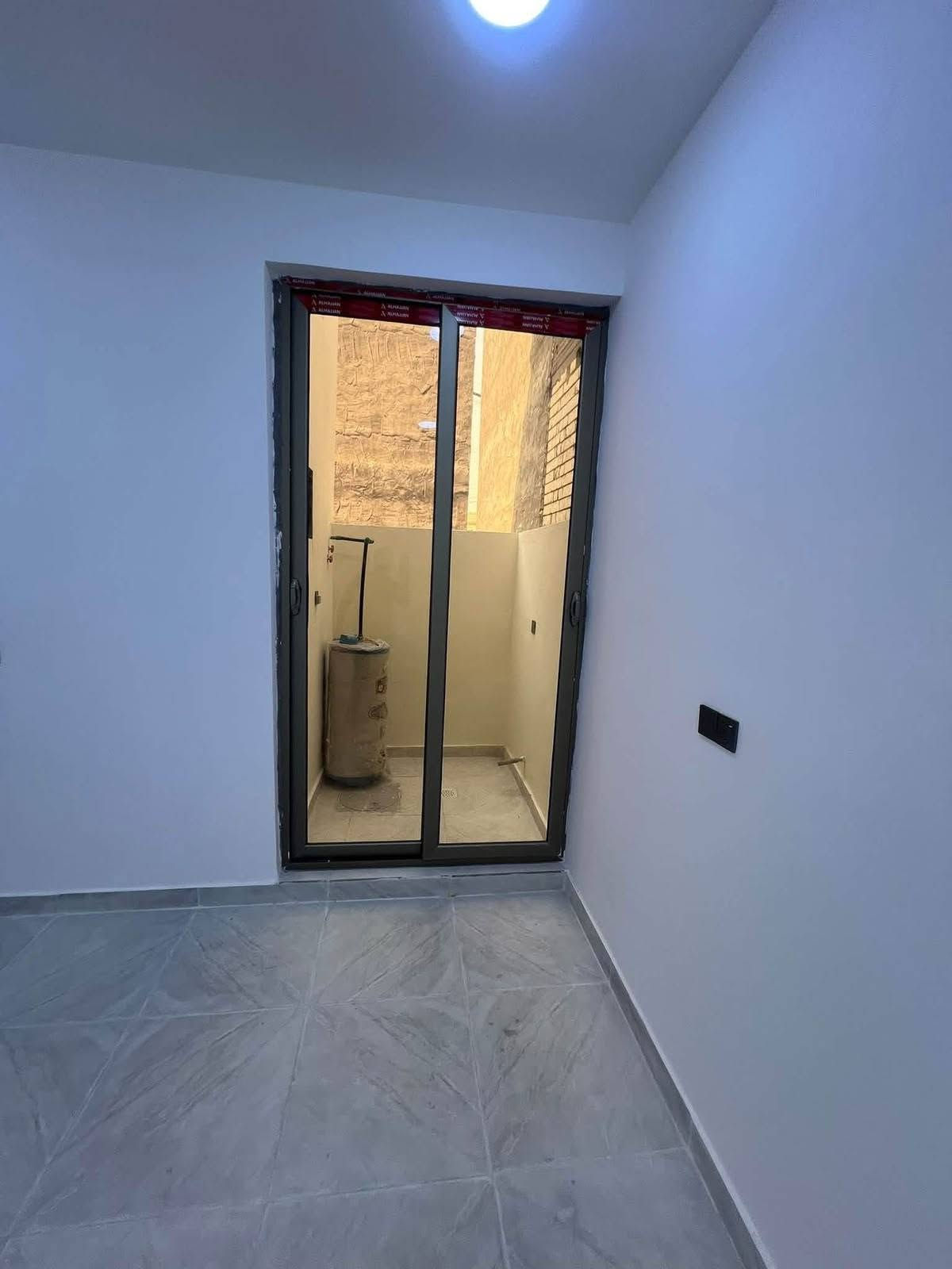 دار  للبيع | مودرن زيرو حديث
📍 الموقع: بغداد – الدورة – البو عيثة
📐 المساحة: 100 متر
↔️ الواجهة:6.250متر
↕️ النزال: 16متر

🏡 تفاصيل الدار:
•  غرف نوم
• صالة
• استقبال
• مطبخ
• بناء مودرن زيرو حديث ✨

📜 السند: طابو سند 25
📑 التنازل: شركة + إقرار محكمة

📞 للاستفسار والمعاينة:
☎️***********
☎️***********
