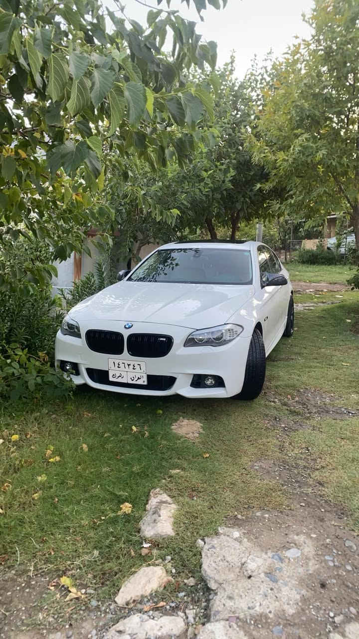 Bmw F10 535i M//
ساره كه ره قه مه به ناوى خومه 20ورقه غرامه له سه ره 
له سعرى ديته خوار پاش معامله ده ت ده مه وه ساره كى 
هه تا بلى خاوينو جوانه بى سبوخه زور به خاوينى ماوه ته وه
ساره كه يك ده سته گير مه كينه. ته بريت ته قه و ره قه به شه ررت فول فوله  ناوزه رده  شوختو قوپيش به شه رت   دعامى بو دعامى كامل به شه رت📦📦كفاله عامه  سعرى 160$ بو زانيارى زياتر ***********
