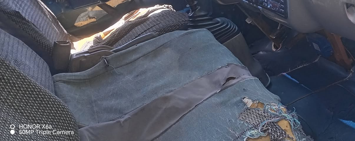 سلام عليكم اخوان كشنات بريجو تخم للبيع واحد عوزه بس قلاب نضيف ول اخير نضيف كلش بس اول واحد عوزه دوشمه بس مقعد التجوه نضيفه ولقبوره هم بس مقعد دوشمه عوزها شوفت عينك قيم بل يرضي الله وتعال اخذ مكان نجف مشخاب الرقم ***********

نص مكتوب في الصور:
- HONOR X6a
- 50MP Triple Camera